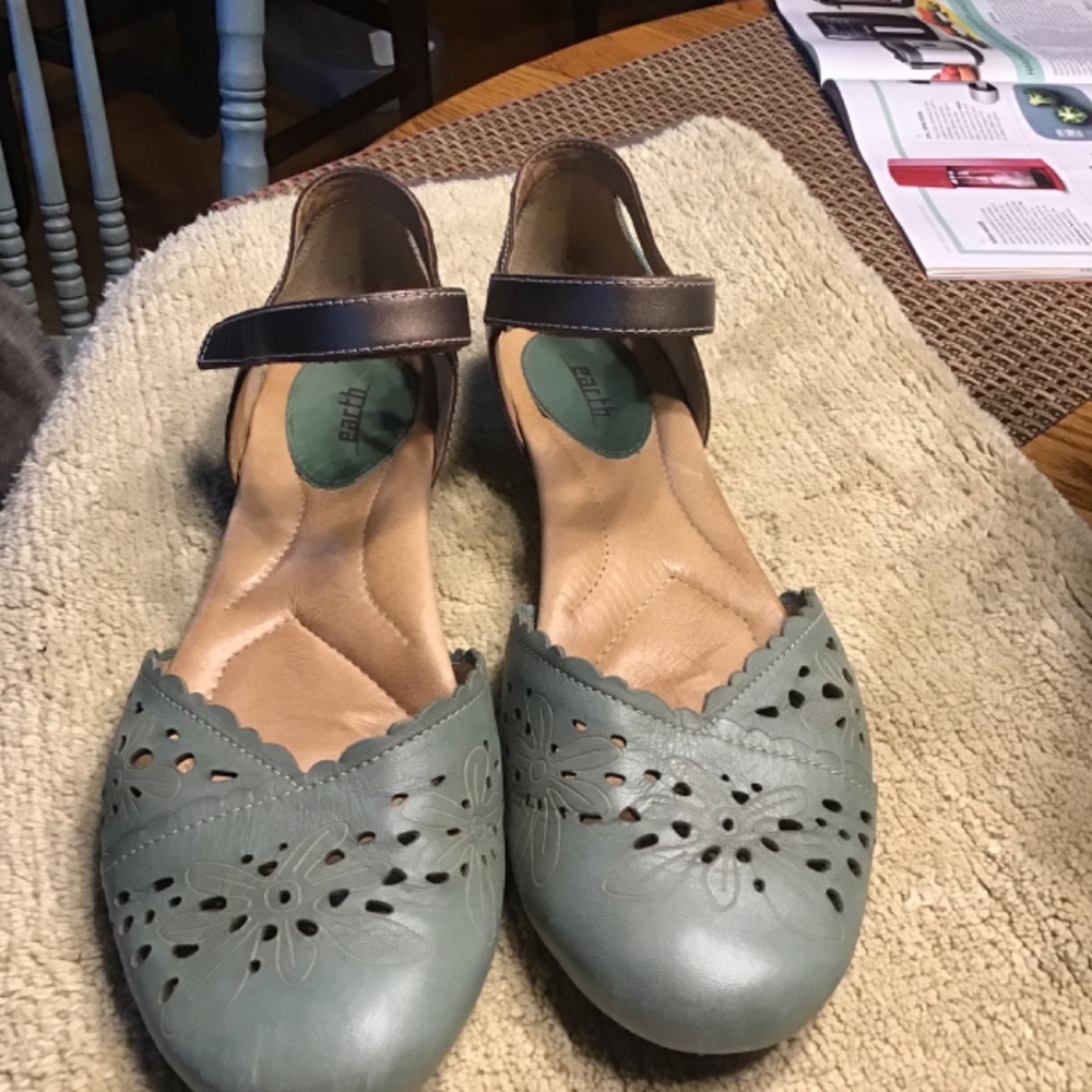 Super Cute Flats - Picture 3 of 6